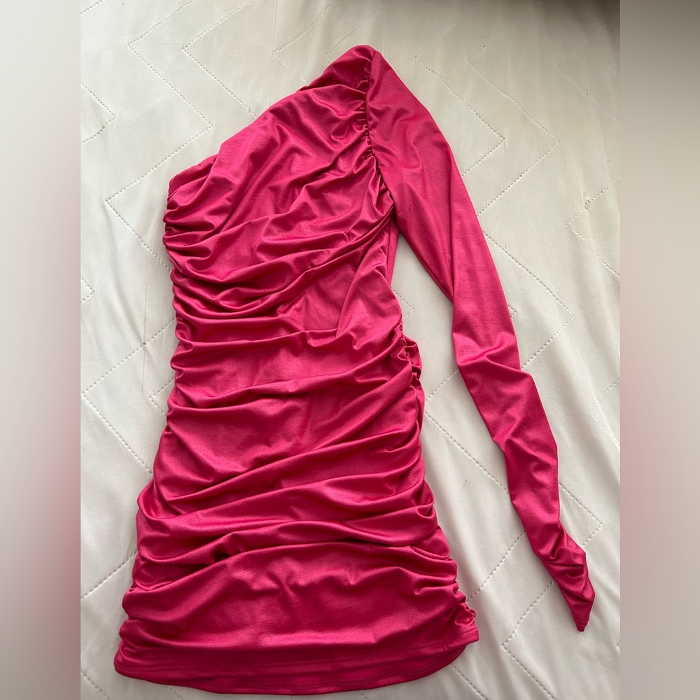 Lucy in the sky one shoulder hot pink dress!